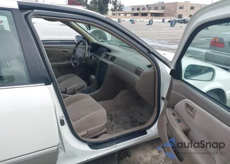 1999 Toyota Camry Le from USA, damaged, VIN JT2BG22K1X0361593